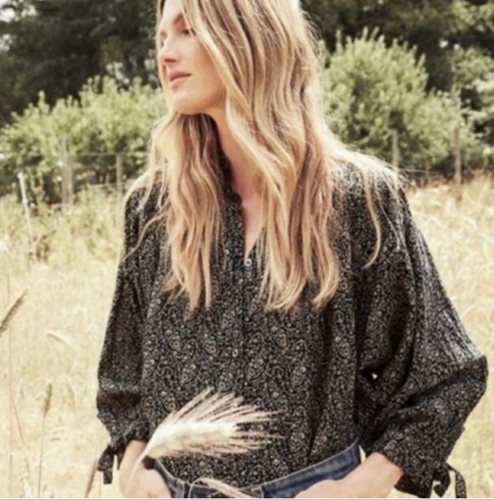 Doen Black Floral Blouse